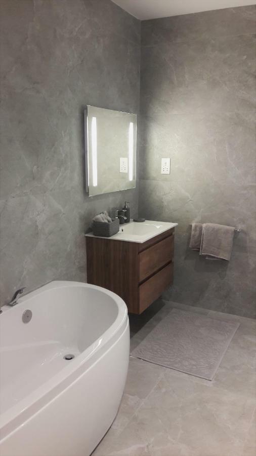 Duplex Maisonette With Heated P-Pool And Jacuzzi Сент Джулианс Экстерьер фото