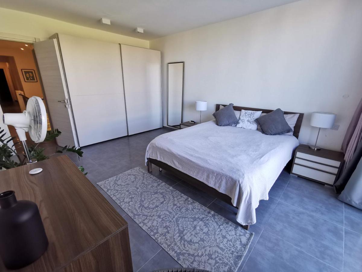 Duplex Maisonette With Heated P-Pool And Jacuzzi Сент Джулианс Экстерьер фото