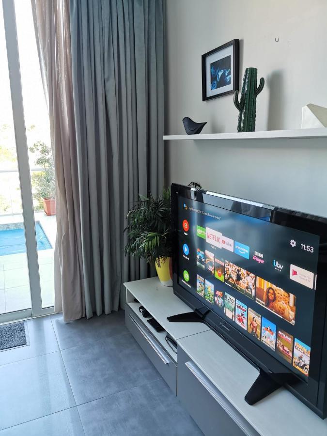 Duplex Maisonette With Heated P-Pool And Jacuzzi Сент Джулианс Экстерьер фото
